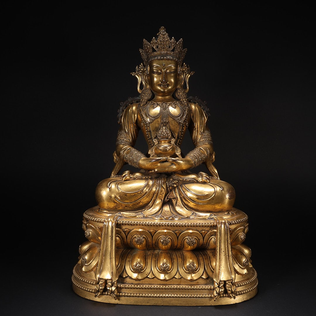 GILDED BRONZE STATUE OF AMITABHA: 21.5 cm long, 17 cm wide, 31.8 cm high, weighing 4393 g