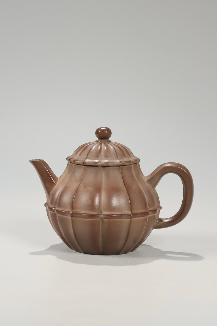 QING DYNASTY PURPLE CLAY STARFRUIT TEAPOT WITH PAN YINGXIAN'S MARK: Dimensions: Height 10.5cm, Length 13cm, Width 7.5cm, Weight 203g