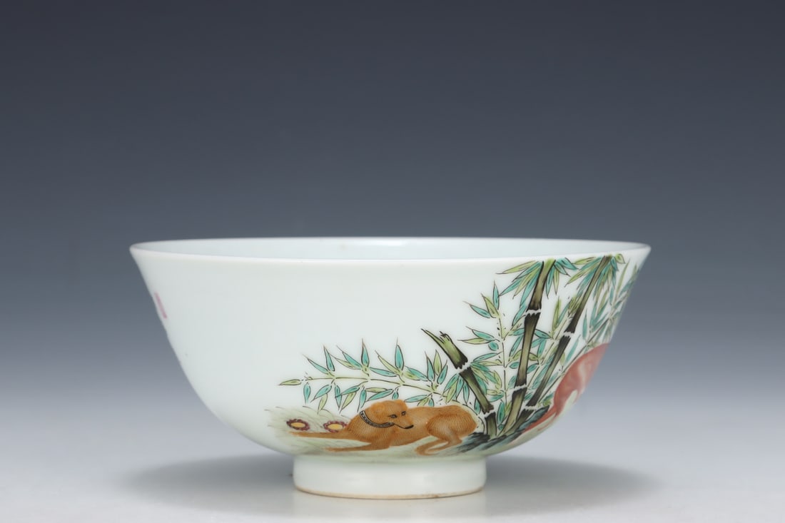 QING DYNASTY, YONGZHENG PERIOD, ENAMELLED BOWL WITH HUNTING DOG DESIGN: Dimensions: Height: 6.7 cm, Belly Diameter: 14.3 cm