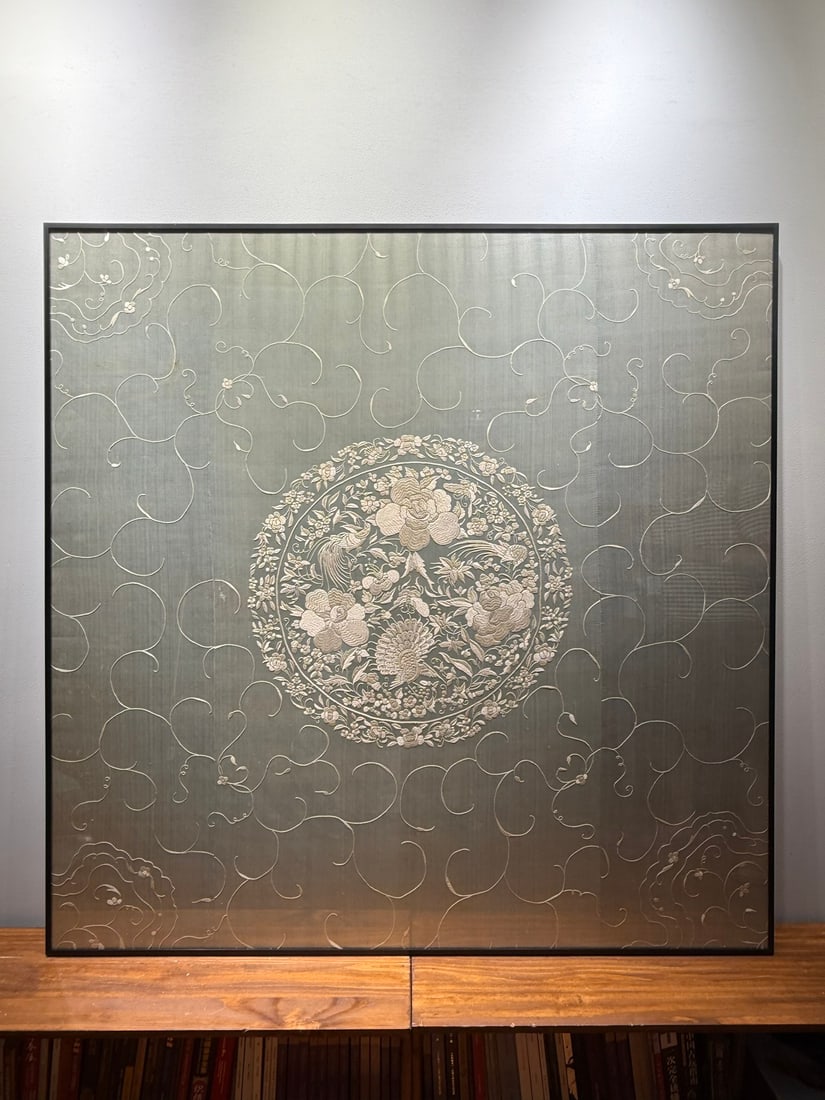 REPUBLIC OF CHINA, CANTONESE EMBROIDERY "FLOWERS BLOOM IN WEALTH AND PROSPERITY" IN ARTEMISIA GREEN: Dimensions: 141*141 cm