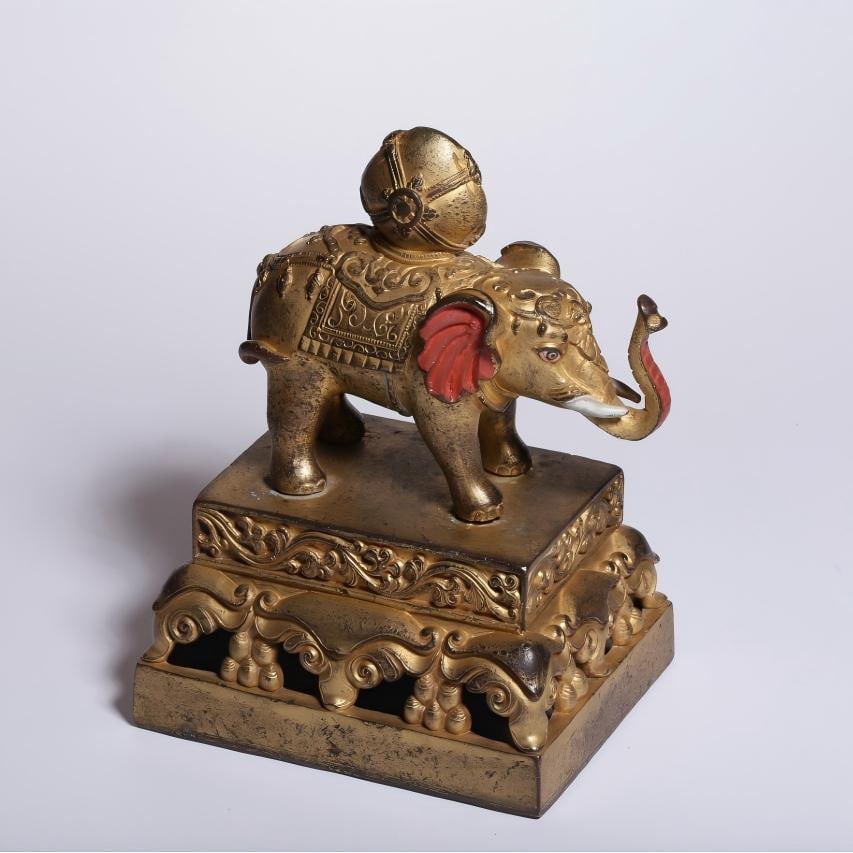 QING DYNASTY, GILT BRONZE ELEPHANT SEAL: Height 13.5 cm, Length 9.7 cm, Width 7.7 cm, Weight 1083 g