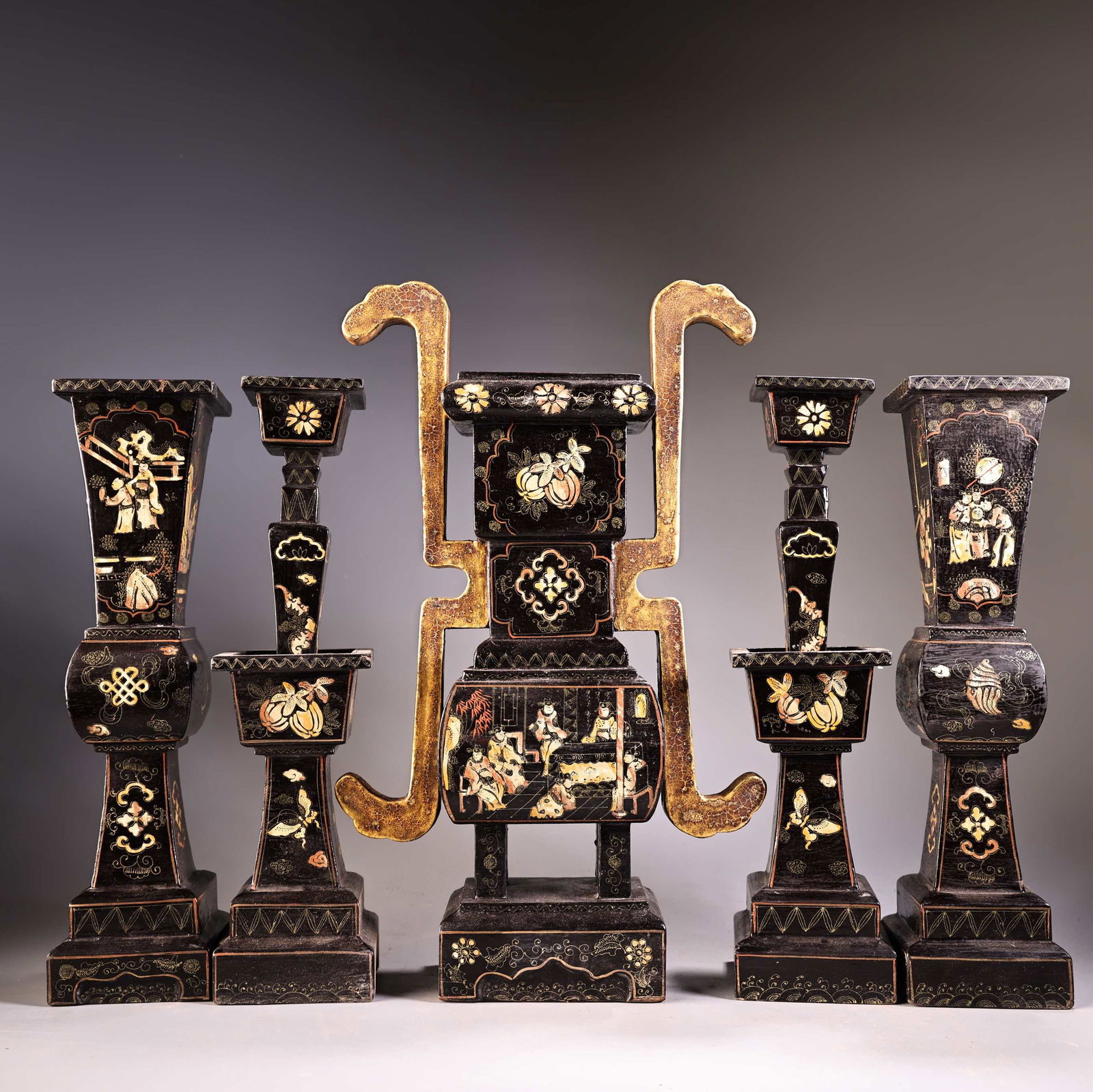 A SET OF FIVE GILDED LACQUERWARE ALTAR PIECES: Weight 1800 g, Height 46 cm, Width 28 cm