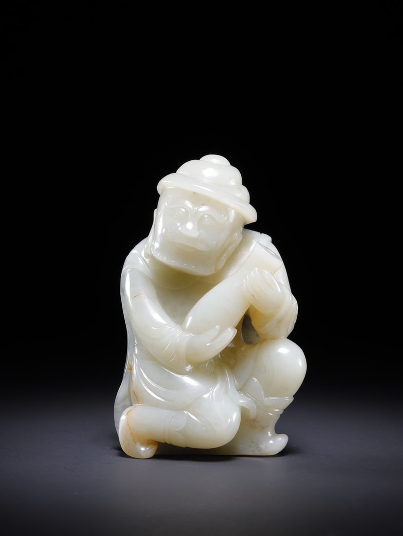 HETIAN JADE: FOREIGNER HOLDING A VASE: 10.8×6.8×4.2 cm, weight 387.1 g