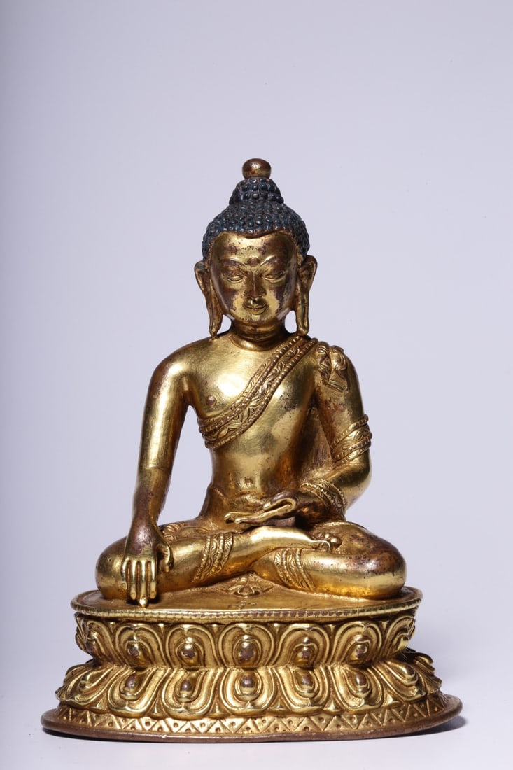 QING DYNASTY, GILT BRONZE IMMOVABLE BUDDHA (BOTTOM OPENED): 13cm high, 689g weight