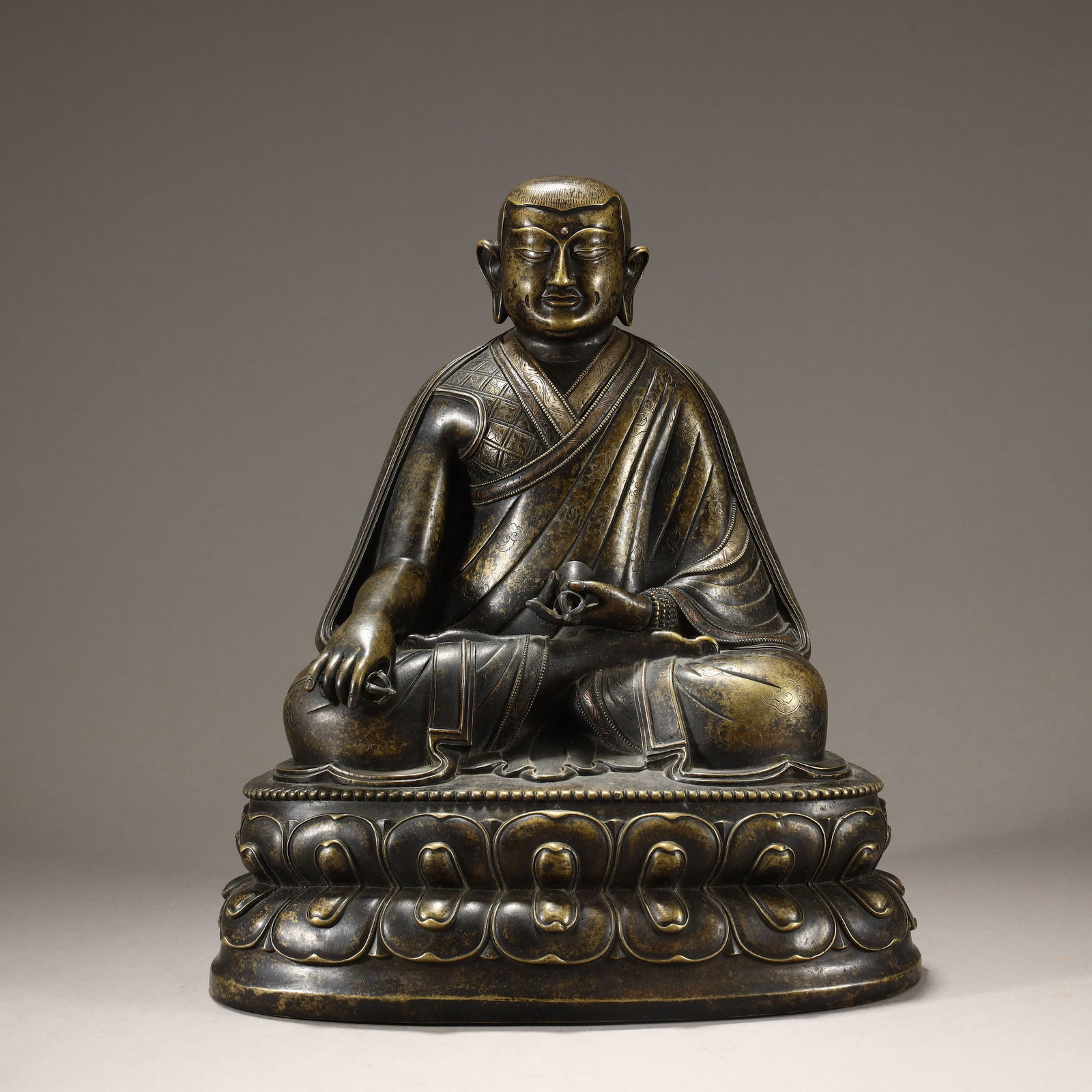 GILT BRONZE STATUE OF THE FIRST KARMAPA, DUSUM KHYENPA: Height 36cm, Width 31.5cm