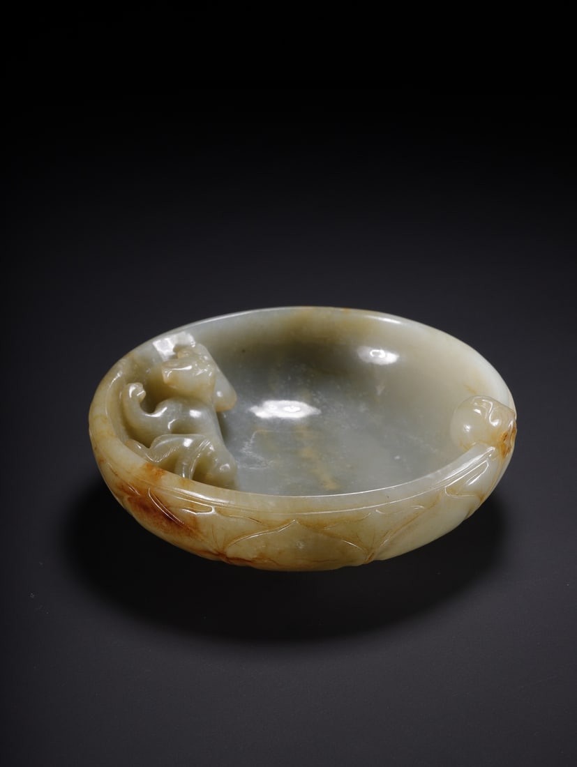 HETIAN JADE DRAGON-PATTERNED BRUSH WASHER: Diameter 10cm, Height 3.5cm, Weight 235g