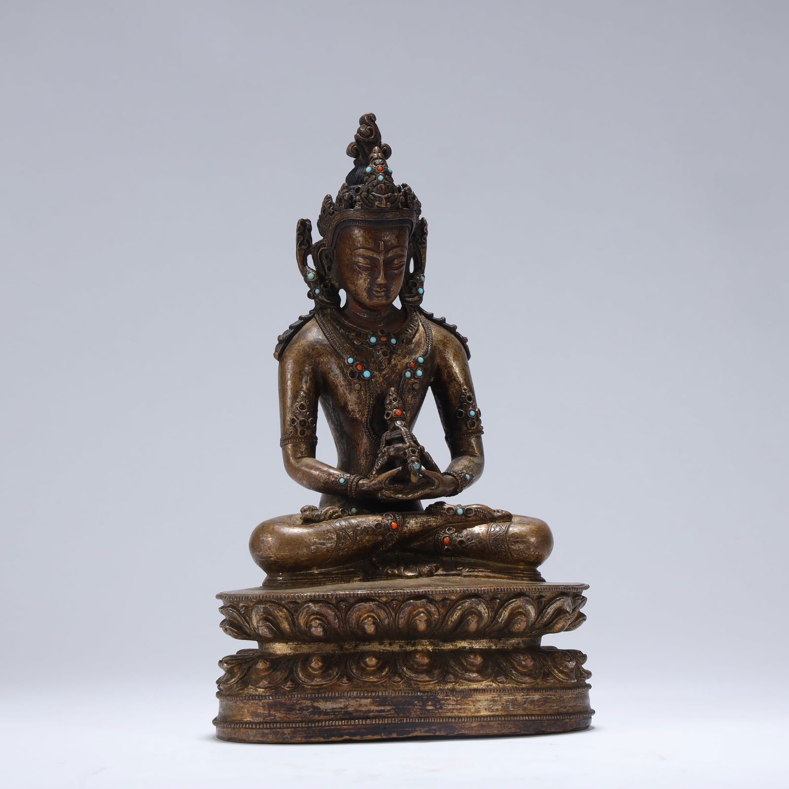 QING DYNASTY GILT BRONZE LONGEVITY BUDDHA STATUE: 18cm high and 11cm wide