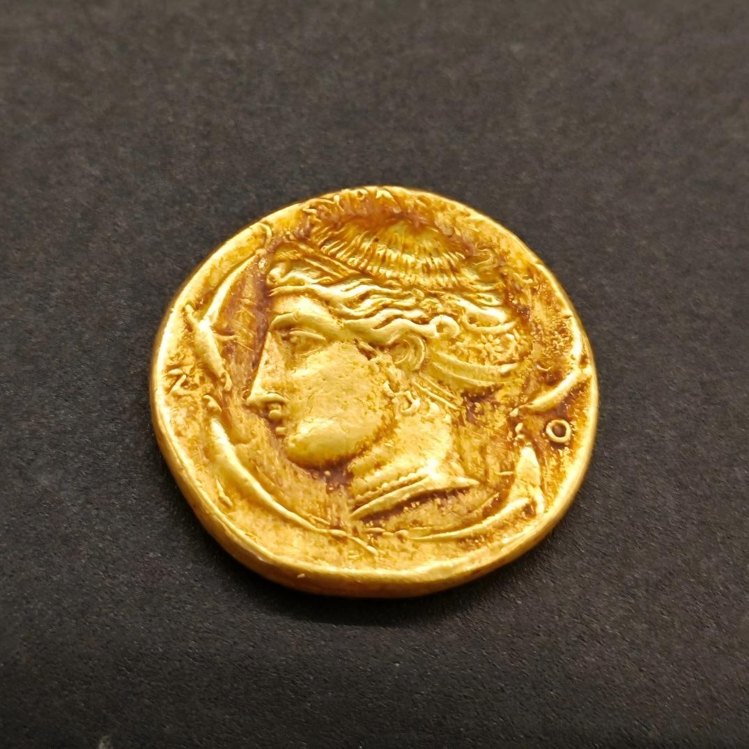 GOLD COINS: Weight 12 g