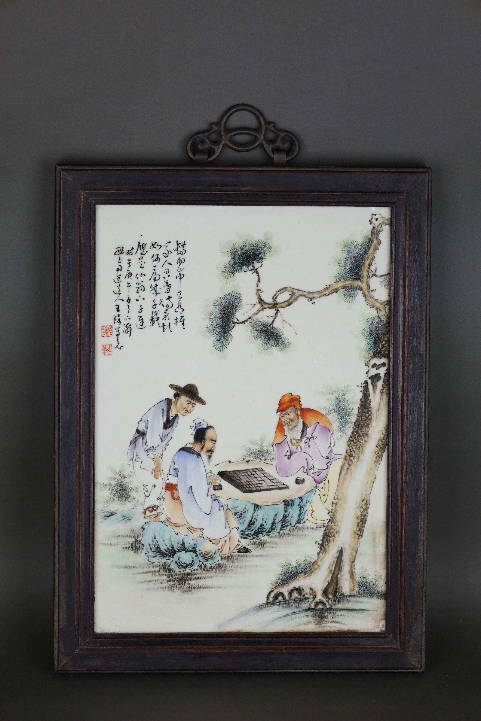 EIGHT FRIENDS OF ZHUSHAN, WANG QI FAMILLE ROSE PORCELAIN PLAQUE UNDER A PINE TREE: Dimensions: 43cm x 31.6cm.