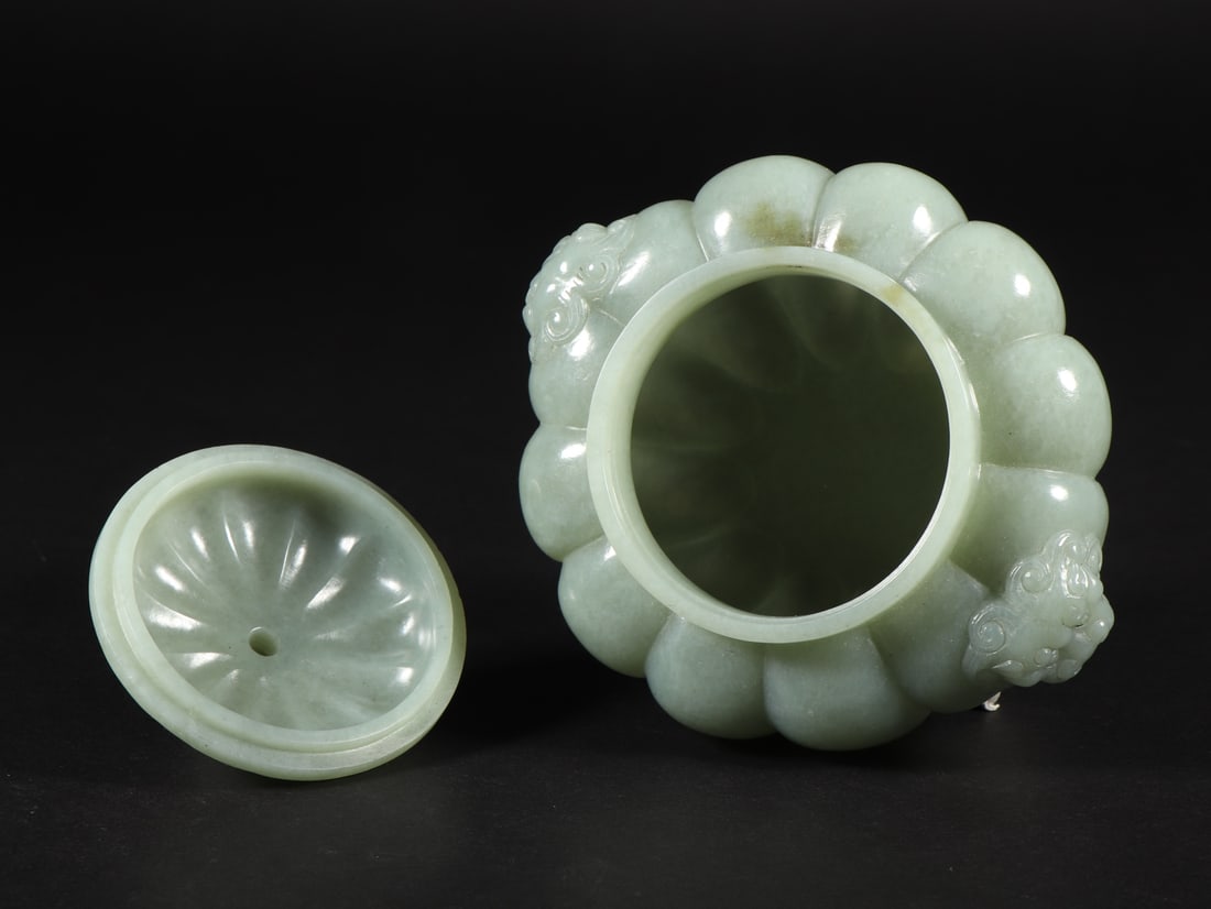 HETIAN JADE MELON-SHAPED VASE - 7