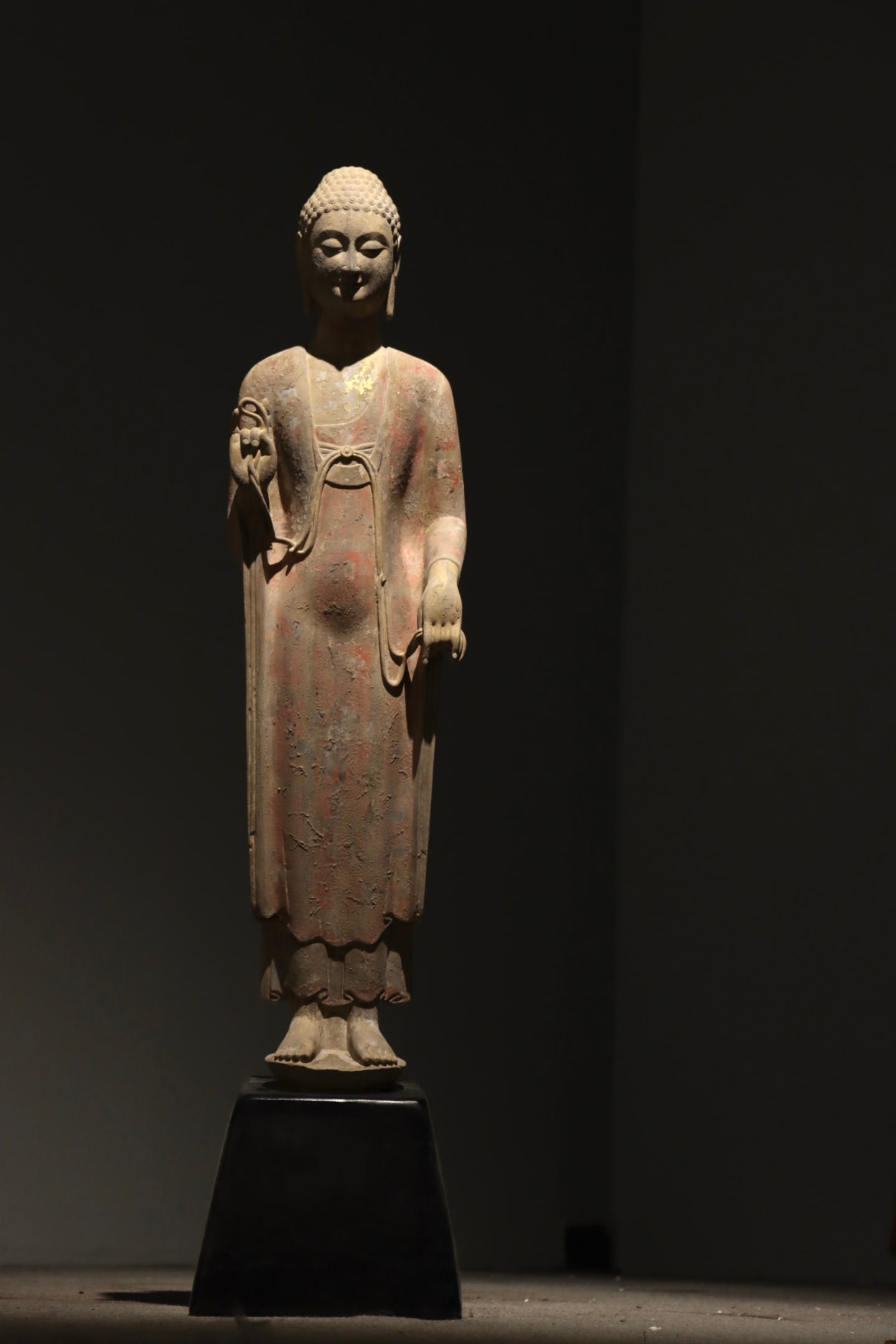 NORTHERN QI DYNASTY QINGZHOU BUDDHIST STATUE (1 of 9)