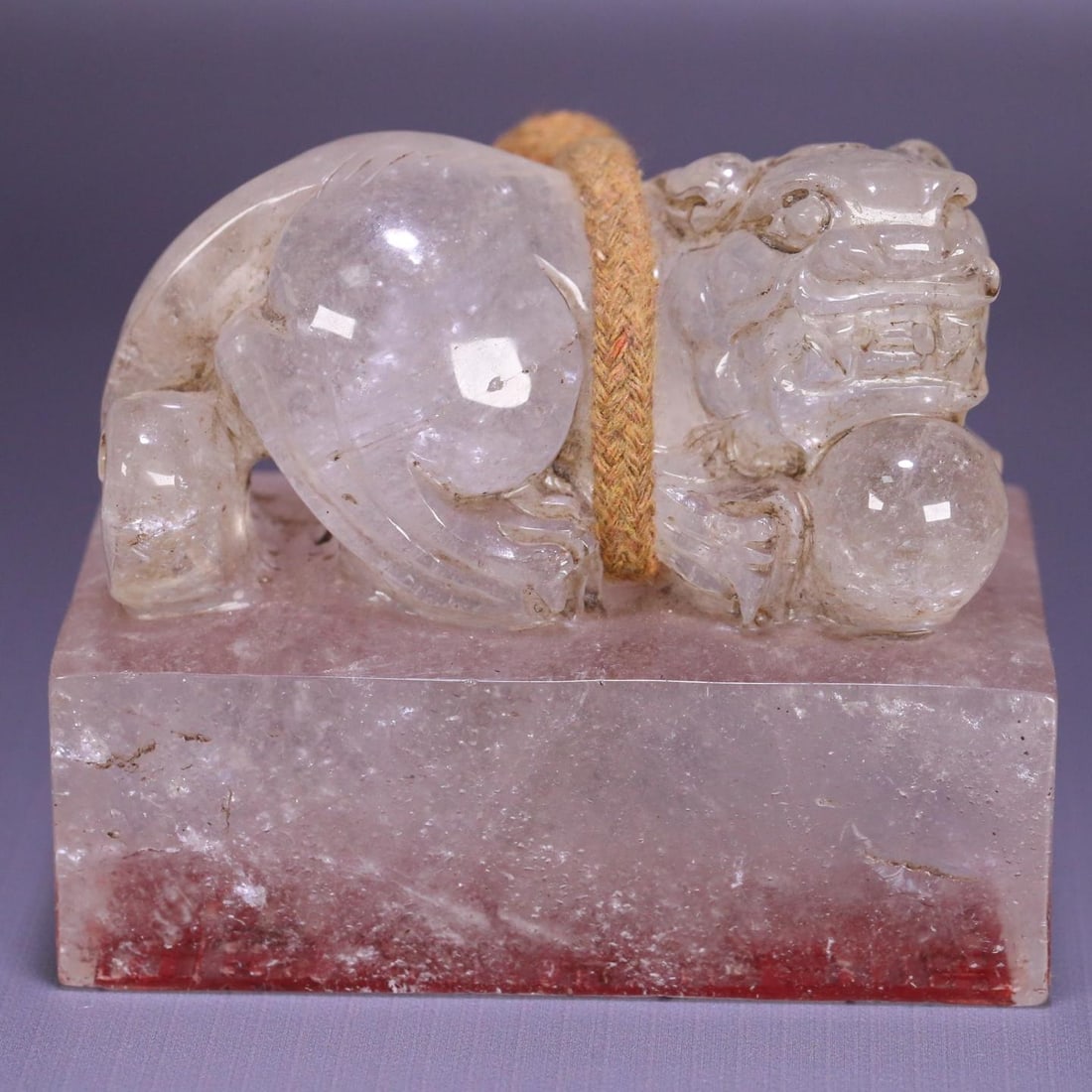NATURAL CRYSTAL ANIMAL-SHAPED SEAL BUTTON FROM THE QING DYNASTY: 10.1*6.3*8.2CM WT.948G