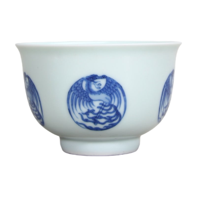 QING DYNASTY KANGXI BLUE AND WHITE PORCELAIN TEA CAKE WITH PHOENIX PATTERN: Height 6 cm, Diameter 9.4 cm