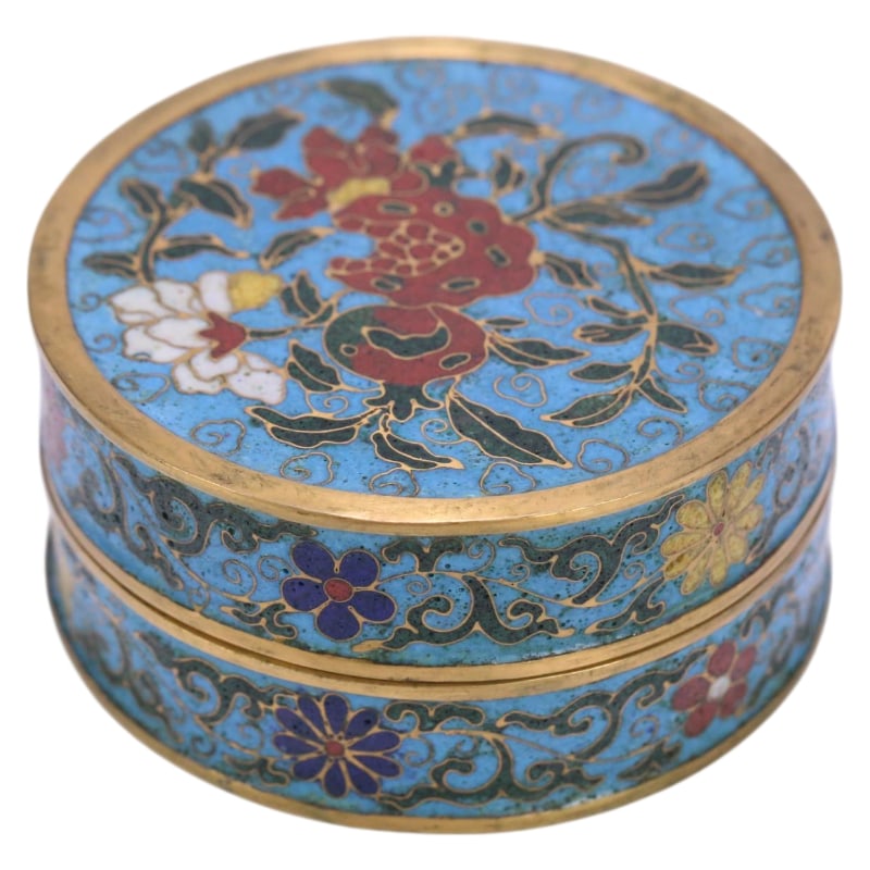 QING DYNASTY, CLOISONNÉ POMEGRANATE PATTERN COVERED BOX: D. 8.5X4.1cm, Weight 309.1g