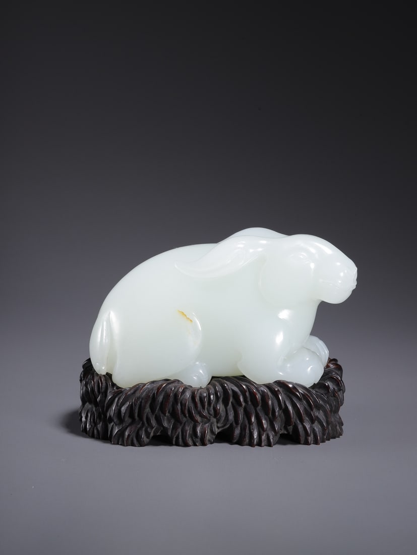 HETIAN JADE RECLINING RABBIT ORNAMENT: H.10.8C×6.0×5.2CM wt.503.8g