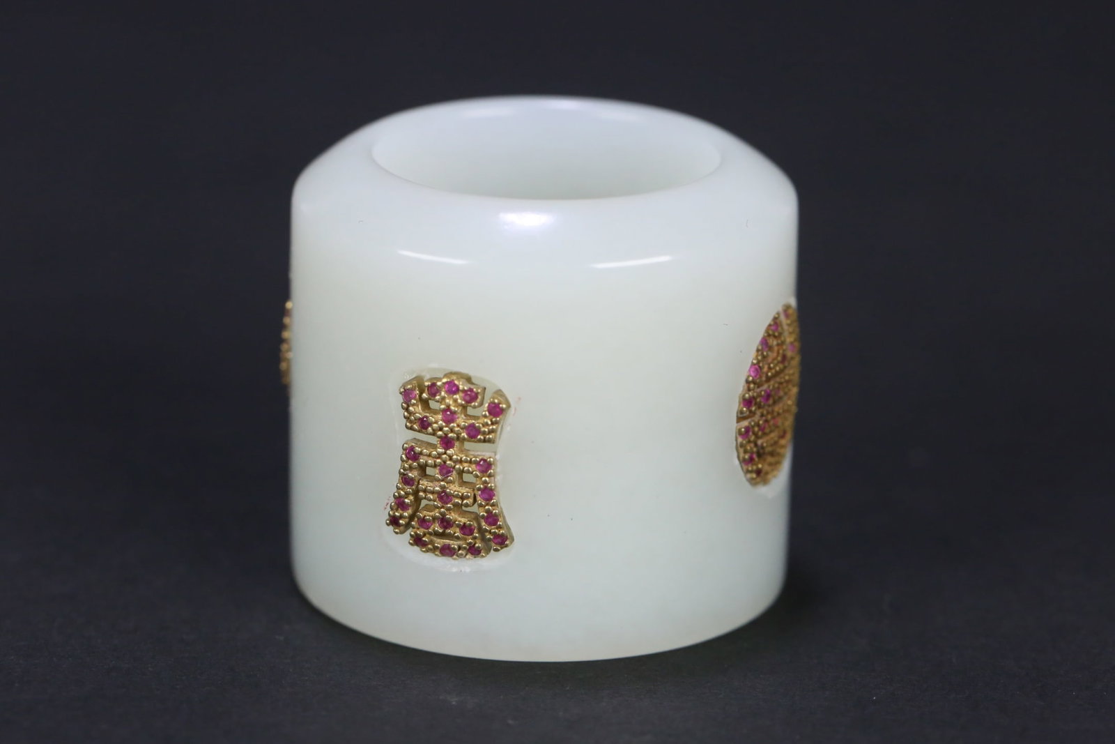 HETIAN JADE THUMB RING INLAID WITH SILVER AND GILT LONGEVITY PATTERN - 3