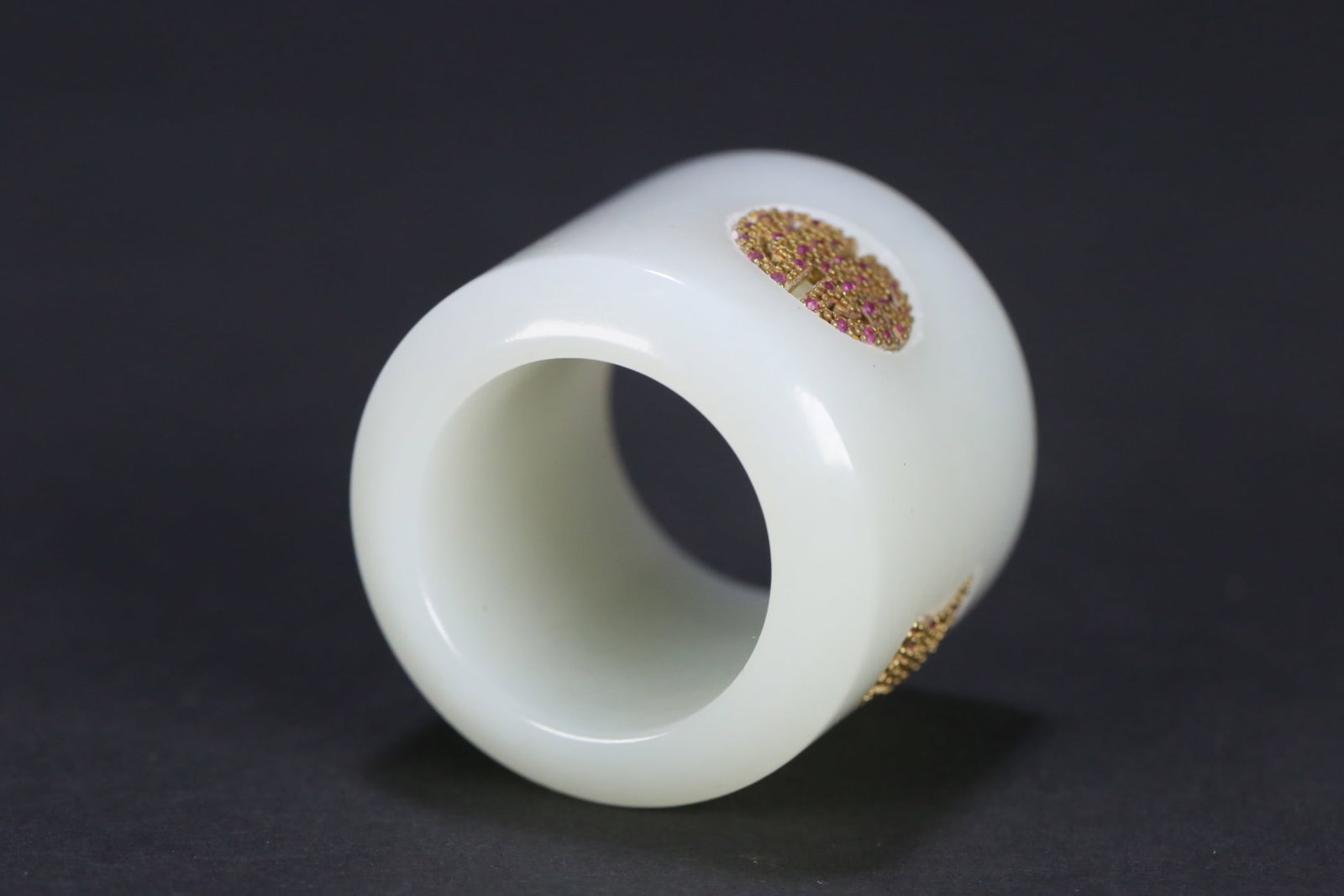 HETIAN JADE THUMB RING INLAID WITH SILVER AND GILT LONGEVITY PATTERN - 4