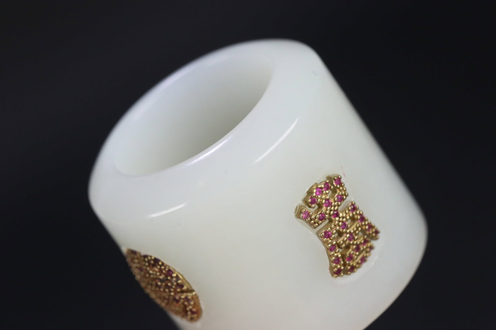 HETIAN JADE THUMB RING INLAID WITH SILVER AND GILT LONGEVITY PATTERN - 6