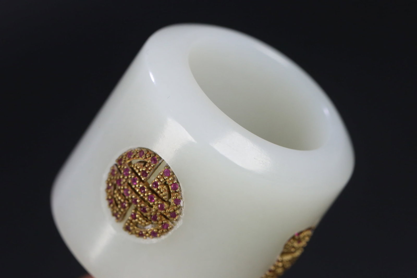 HETIAN JADE THUMB RING INLAID WITH SILVER AND GILT LONGEVITY PATTERN - 7