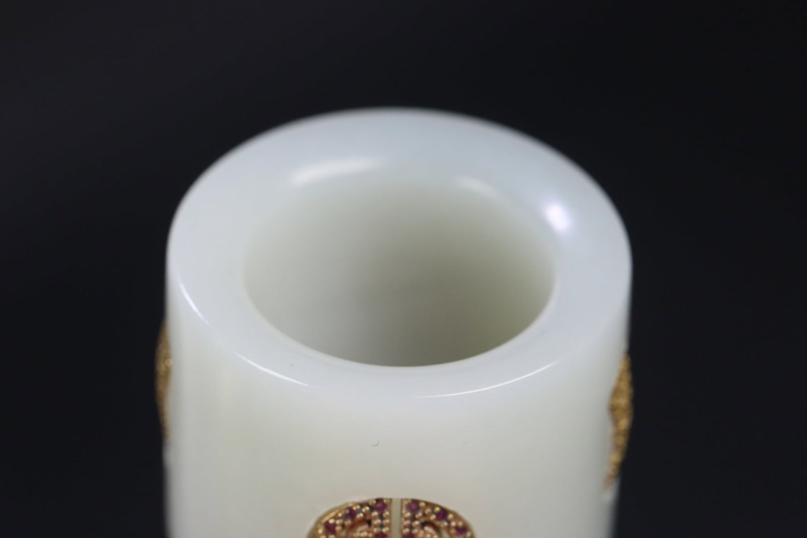 HETIAN JADE THUMB RING INLAID WITH SILVER AND GILT LONGEVITY PATTERN - 8
