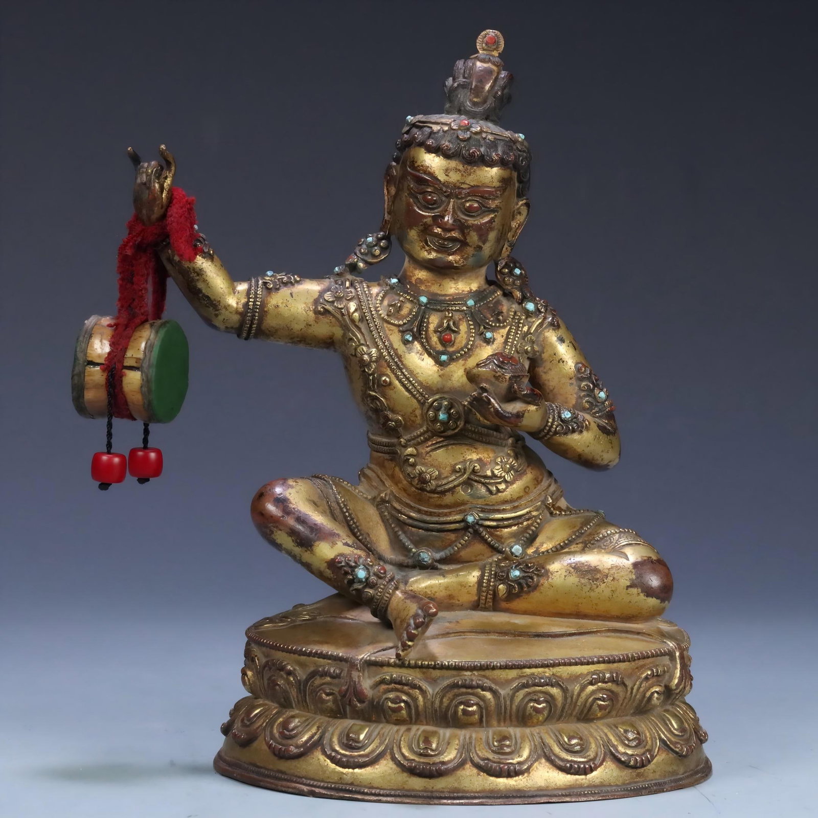 GILT BRONZE STATUE OF A MAHAKALA (GREAT ACCOMPLISHED ONE): 21cm tall