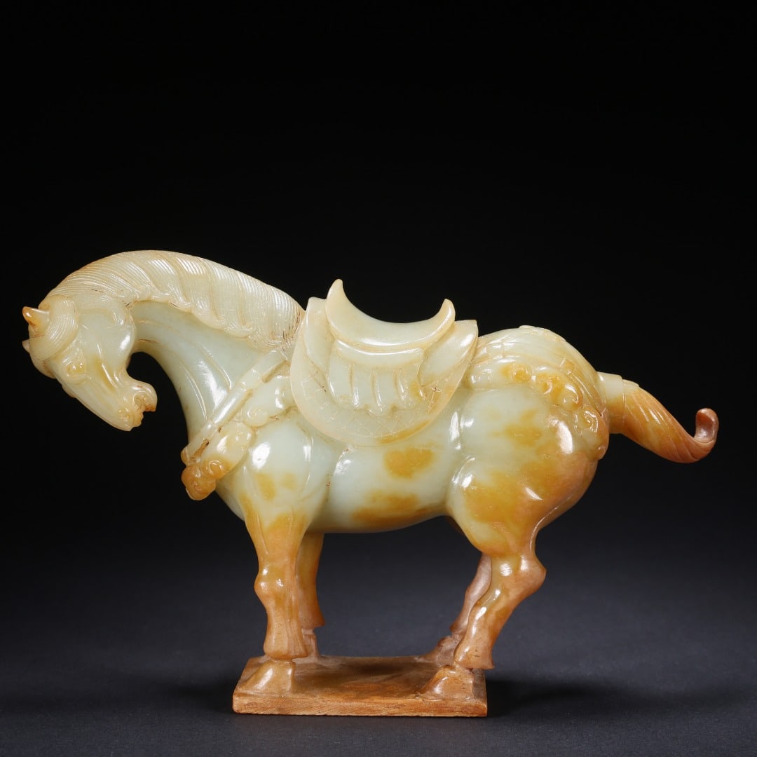 HETIAN JADE HORSE WITH LEFT HOOK HEAD: Length 17.2 cm, Width 4.2 cm, Height 10.5 cm, Weight 537 g