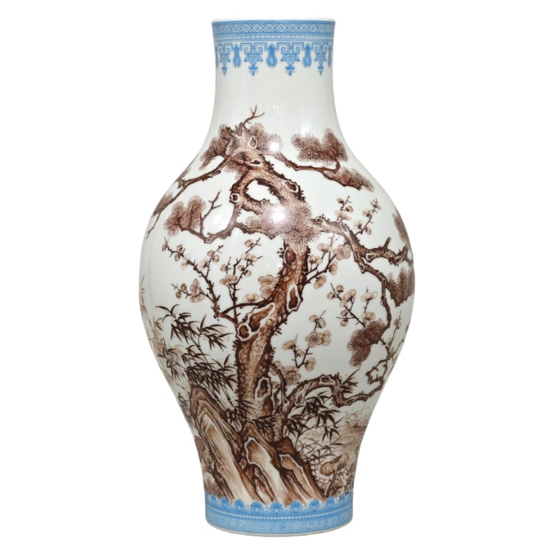 FAMILLE ROSE VASE: Height 26 cm