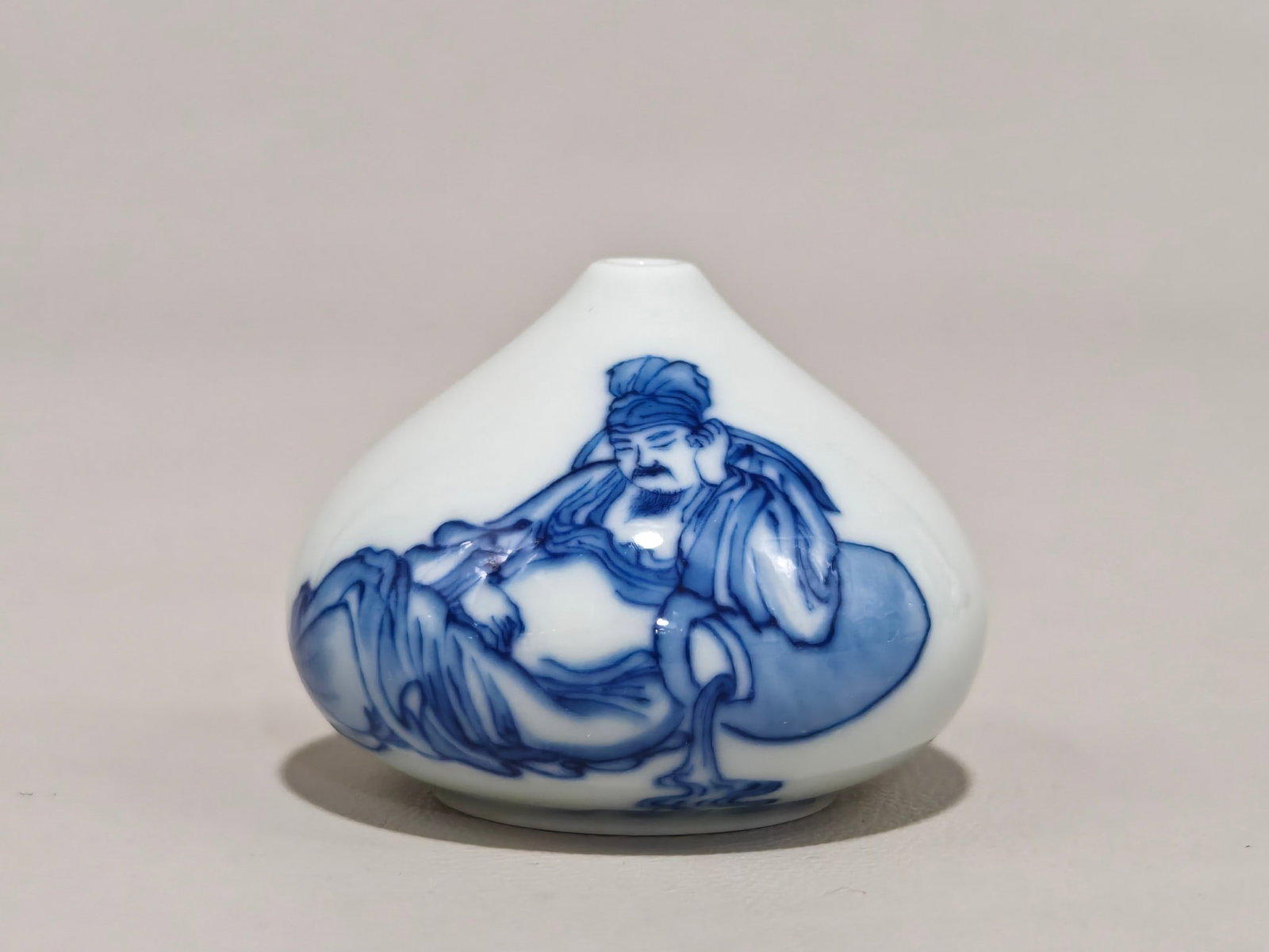 BLUE AND WHITE WATER DROPPER (1 of 9)