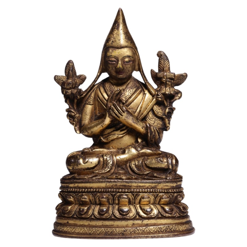 A GILT BRONZE SEATED STATUE OF TSONGKHAPA FROM THE QING DYNASTY.: 11 cm tall