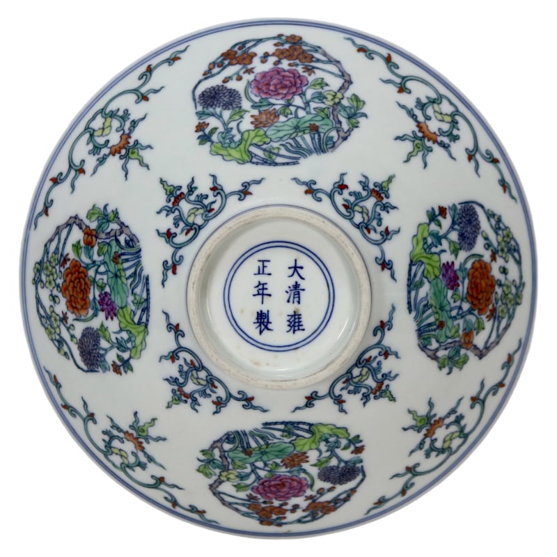 DOUCAI FLORAL PATTERN BOWL: Height 7 cm, mouth 20 cm