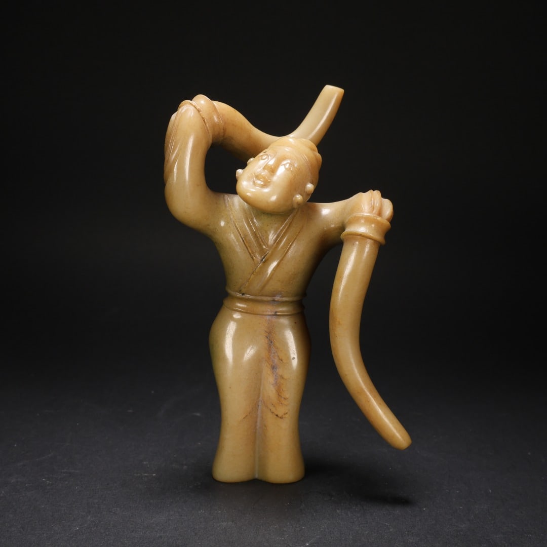 HOTAN BEAUTY: It measures 7.7 cm in length, 3.2 cm in width, and 13.2 cm in height, and weighs 235 grams.