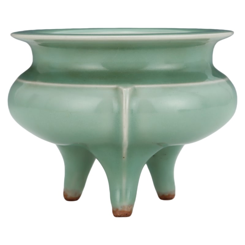 LONGQUAN CELADON GLAZE INCENSE BURNER: Height: 9.3 cm. Belly diameter: 12.2 cm.