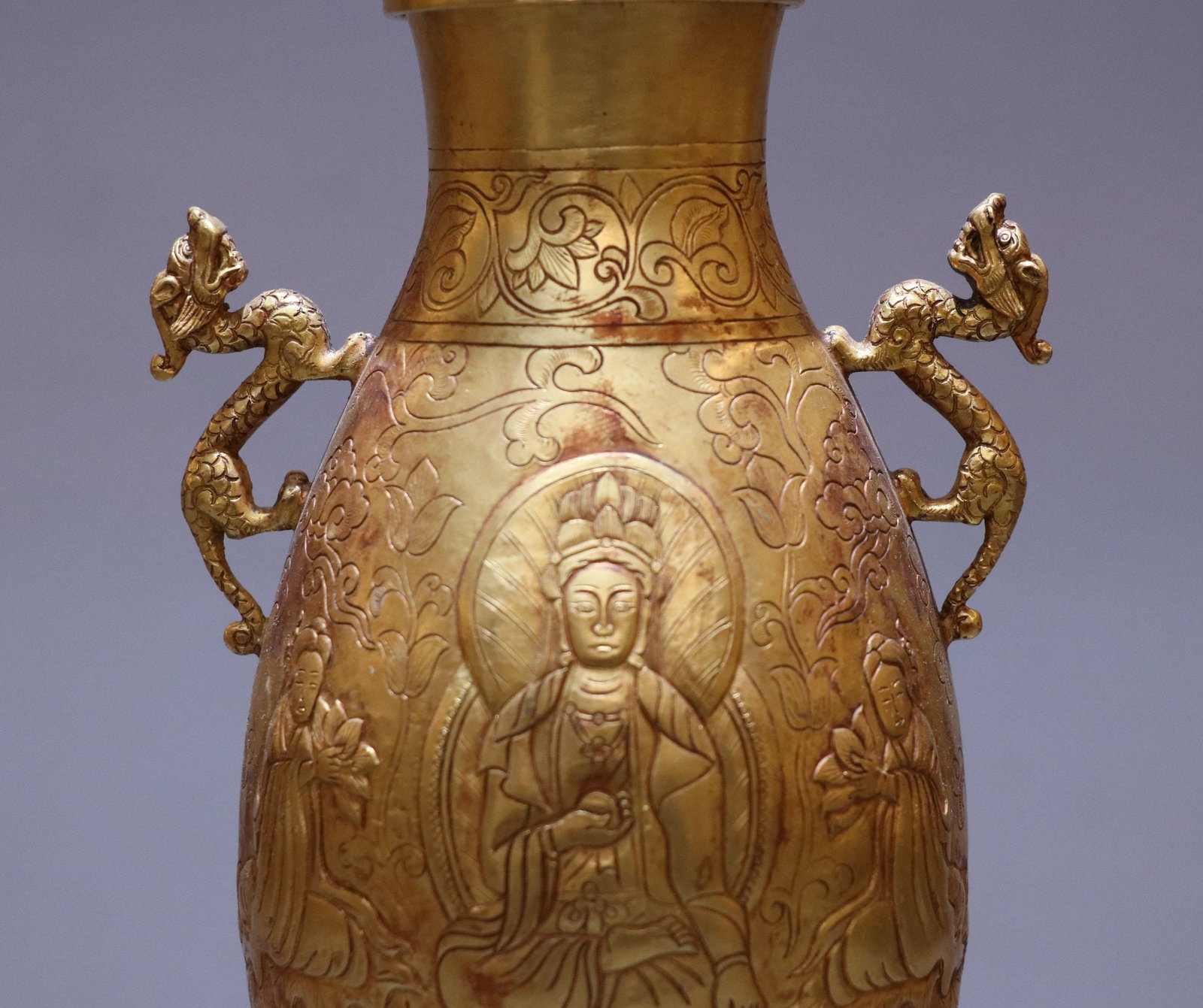 GILDED BRONZE BUDDHIST JAR FROM THE TANG DYNASTY: Height 29cm, Length 12cm, Weight 885g