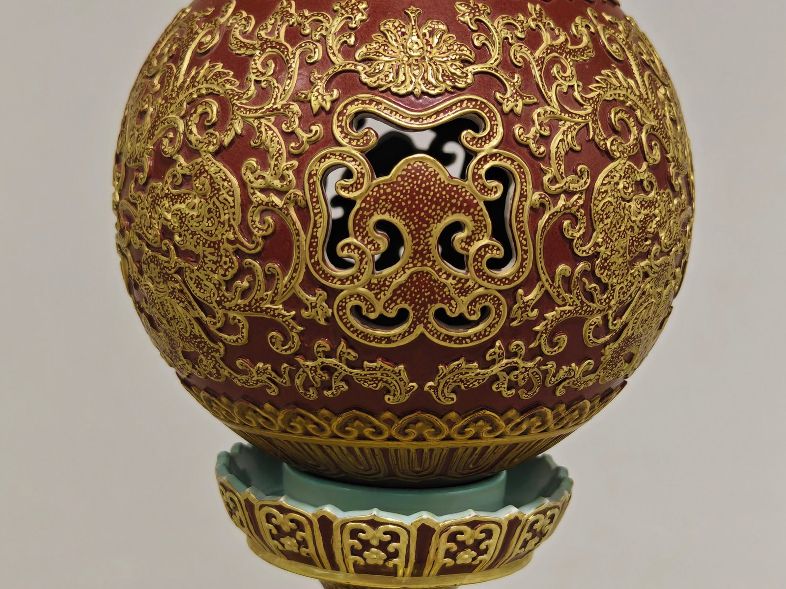 COPPER-PAINTED OPENWORK OFFICIAL HAT STAND WITH AUSPICIOUS AND LONGEVITY PATTERNS - 6