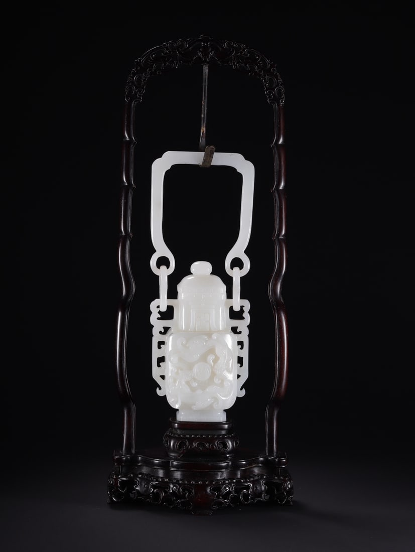 HETIAN JADE DRAGON PATTERN BOTTLE WITH HANDLE: It measures 18 cm in height, 6.6 cm in width, and 4.5 cm in thickness, with a net weight of 324.2 grams.