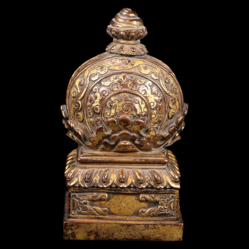 A QING DYNASTY TIBETAN BUDDHIST GILT BRONZE SEAL: Dimensions: 12.2X6.6X6.5 cm, Weight: 756 grams