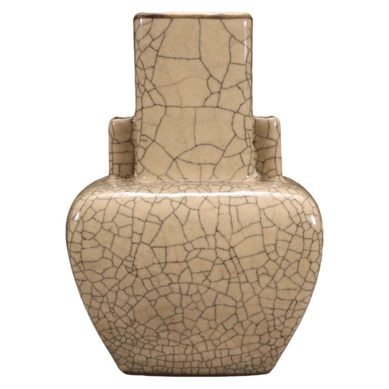 SONG DYNASTY GE WARE RICE-YELLOW GLAZED VASE WITH TUBULAR HANDLES: 22 cm tall