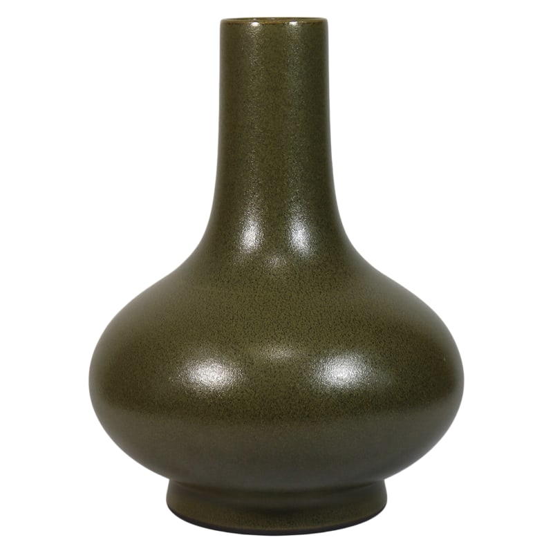 TEA-DUST GLAZED WATER CHESTNUT-SHAPED BOTTLE MADE DURING THE QIANLONG PERIOD OF THE QING DYNASTY: 33 cm tall