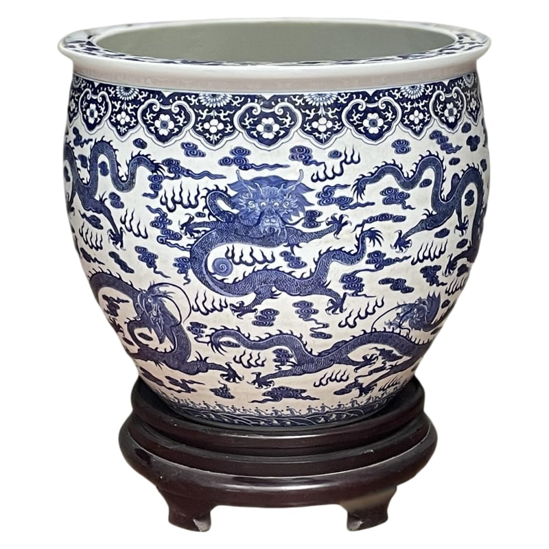 BLUE AND WHITE PORCELAIN JAR WITH NINE DRAGONS DESIGN (1 of 9)