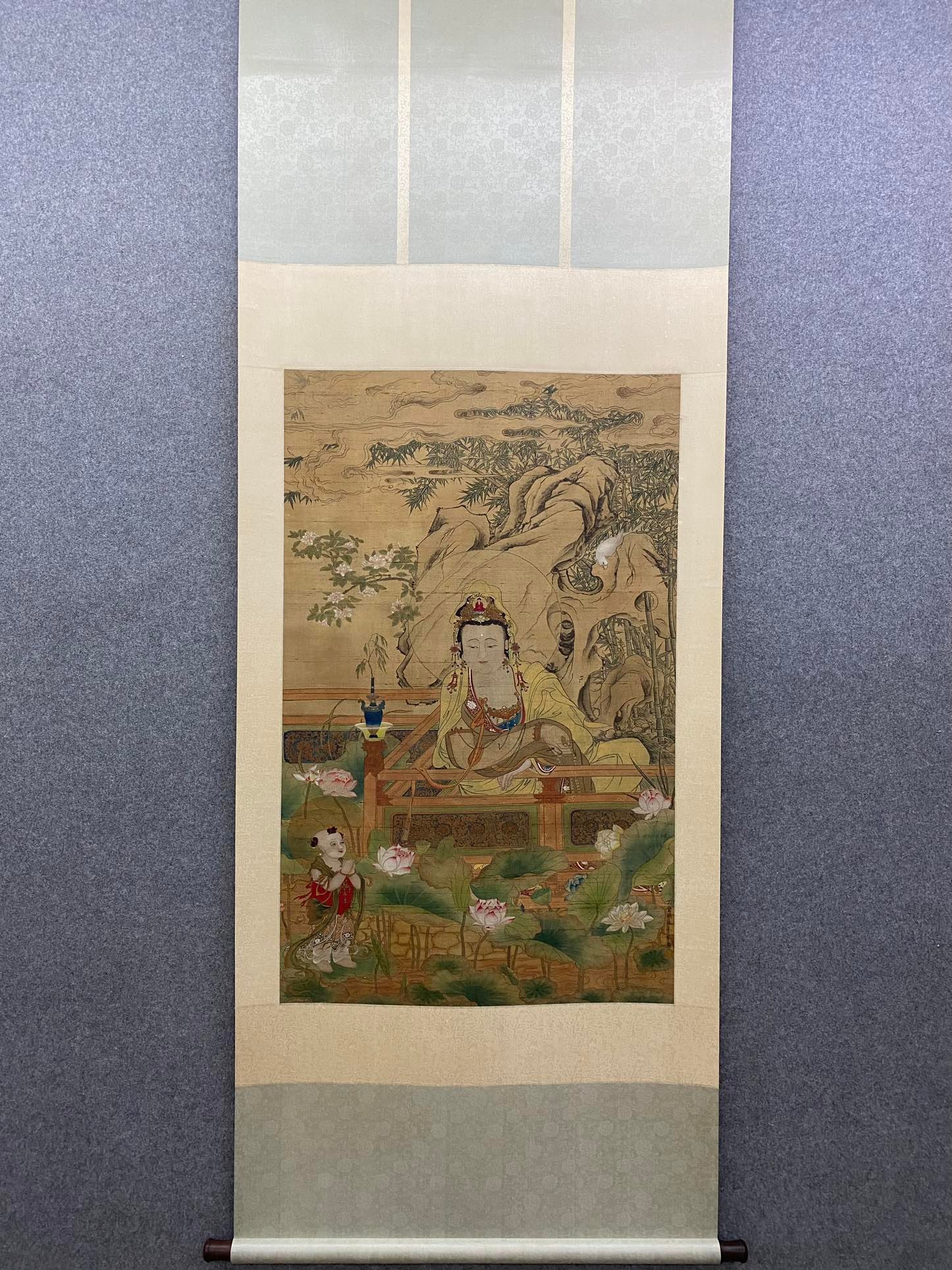 DINGYUNPENG:GUANYIN*(INKONSILK,CENTRALHANGINGSCROLL)丁云鹏: The painting size is 110×70cm.