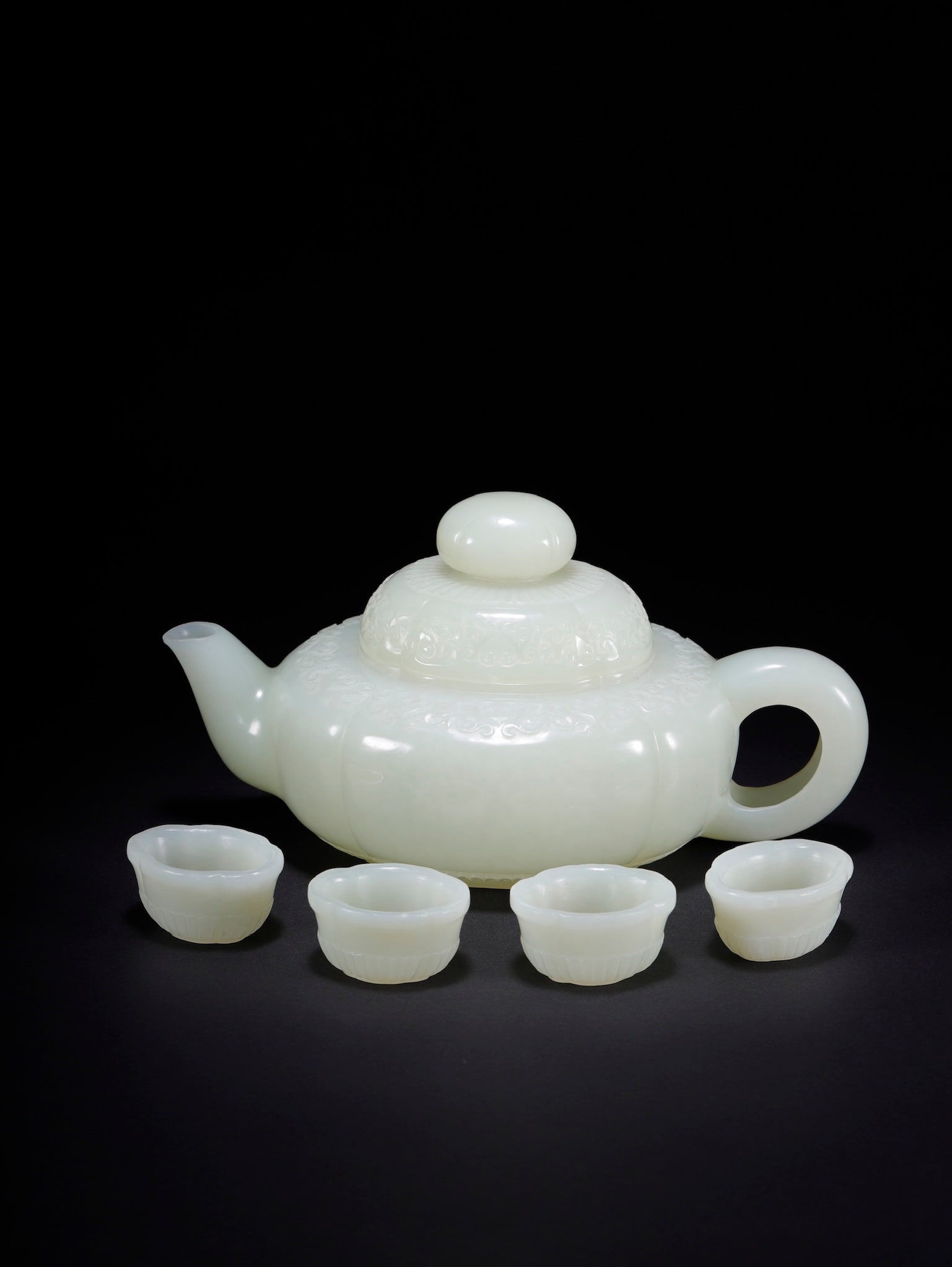 HETIAN JADE TEAPOT WITH FOUR CUPS: Dimensions: Teapot 20×11.2×11.5 cm, Cup 4.5×3.5×2.5 cm, Weight 642.5 g