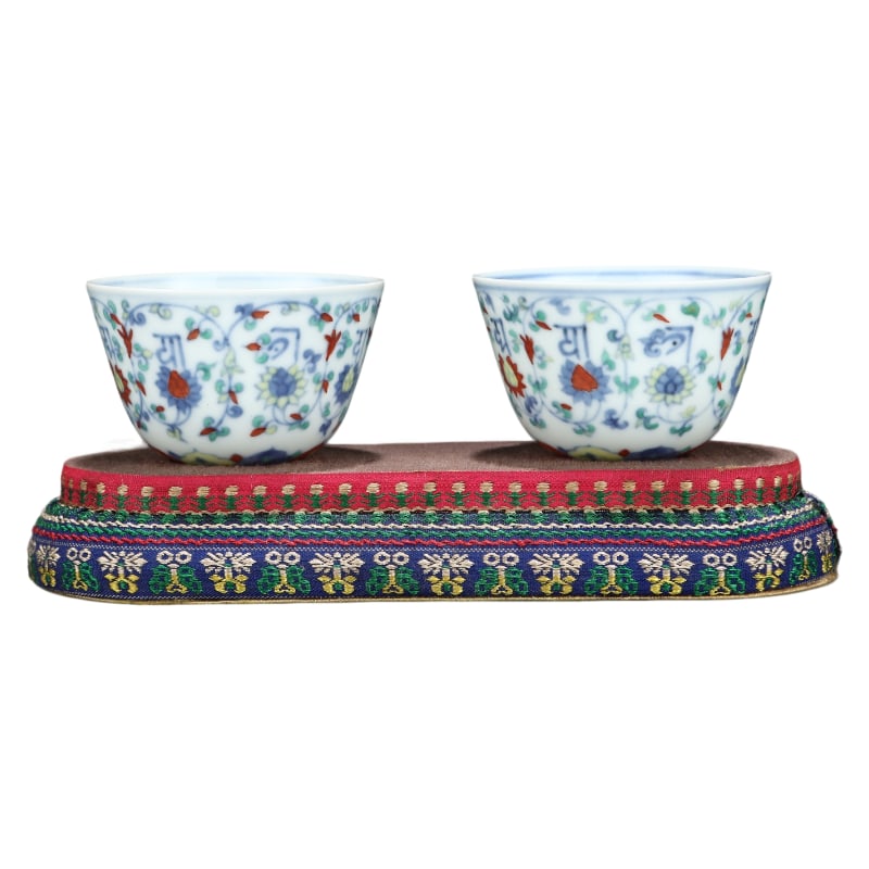 DOUCAI LOTUS PATTERN CUP (1 of 7)
