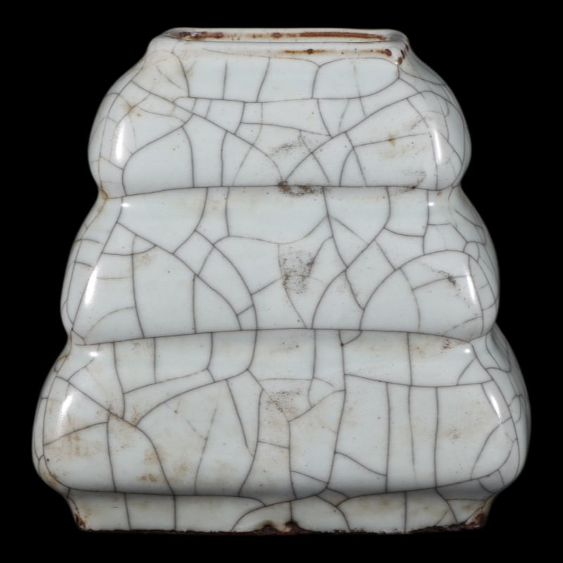 SONG DYNASTY OFFICIAL KILN MOON WHITE GLAZED THREE-TIERED VASE: Height 9.6cm, Width 10cm