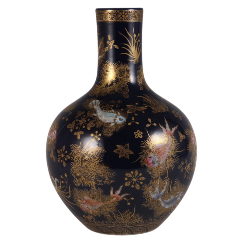 CELESTIAL GLOBE VASE WITH BLUE GLAZE AND GILDED FISH AND ALGAE DESIGN: Height 27.2 cm, belly diameter 17.5 cm, mouth diameter 5.6 cm