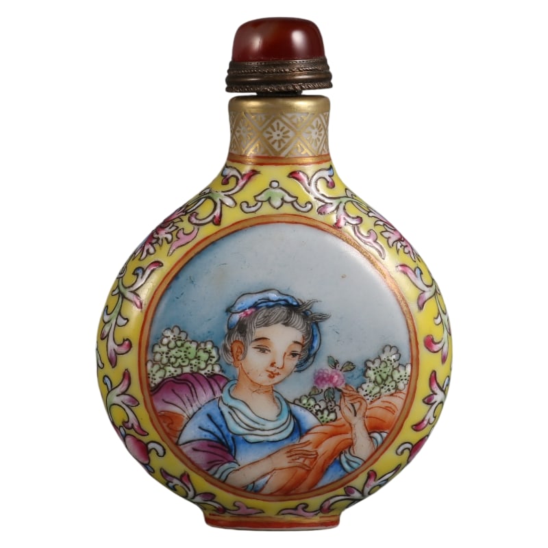 ENAMEL-PAINTED FIGURE SNUFF BOTTLE: Height 7cm