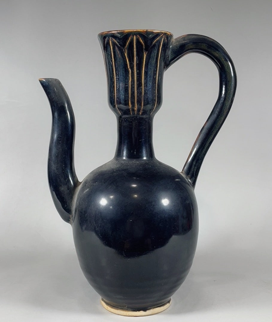 QING DYNASTY, YONGZHENG PERIOD, CELADON-GLAZED DOUBLE-NECKED VASE: 12cm tall