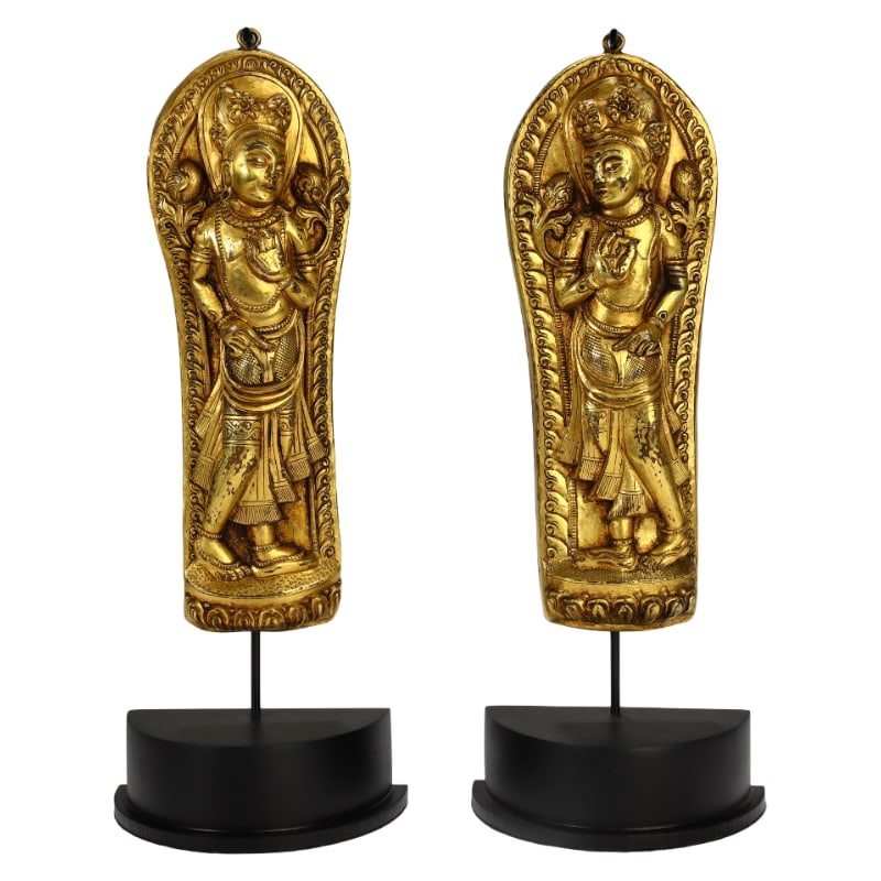 A PAIR OF STANDING BODHISATTVA STATUES FROM THE 18TH CENTURY: 20cm high and 7cm wide