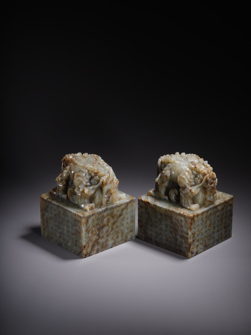 HETIAN JADE DRAGON-SHAPED KNOB: Dimensions: 9.8 × 9.8 × 12 cm, Weight: 4637 g