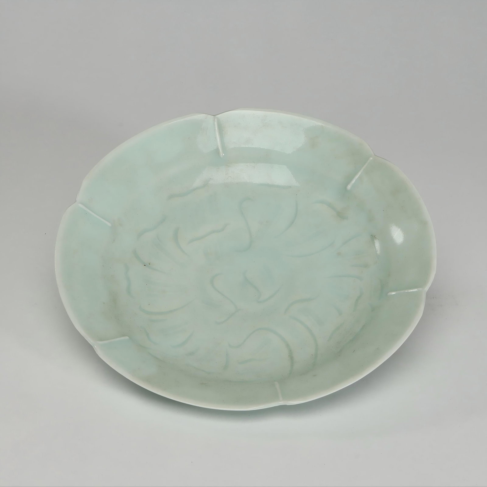YINGQING GLAZED CARVED PLATE: Height 4cm, Width 16cm