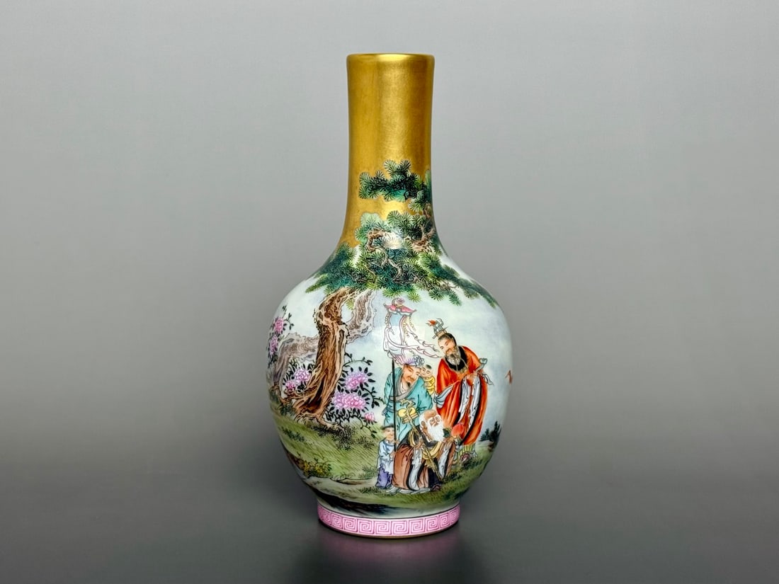 ENAMEL-PAINTED VASE MADE DURING THE QIANLONG PERIOD (1 of 9)